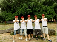 桂林三日游管理精英合影留念